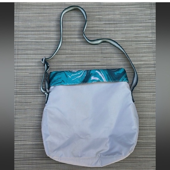 Under Armour Purse - Picture 4 of 5